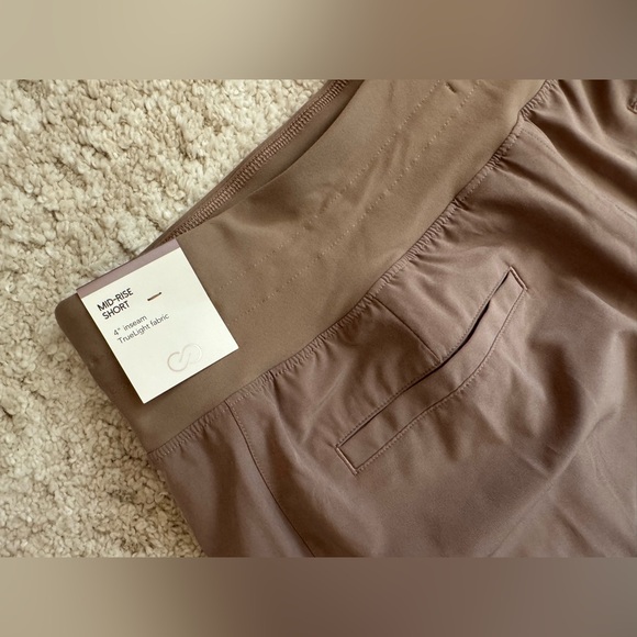 CALIA by Carrie Underwood mid rise Infinity shorts size XL- NWT - Picture 2 of 4